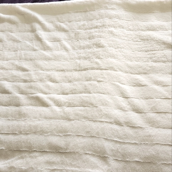 INDIGO Plush White Reversible New Blanket/Throw - Picture 2 of 8